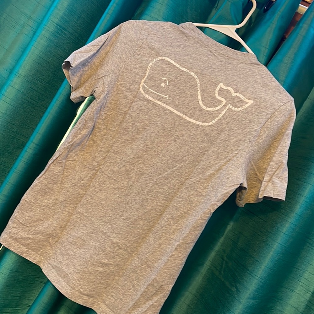 Grey Vineyard Vines tee